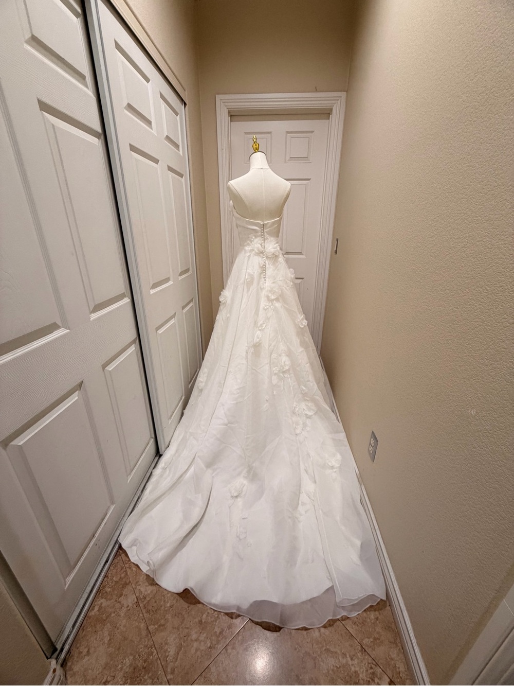 Elegant White One-Shoulder Floral Wedding Gown